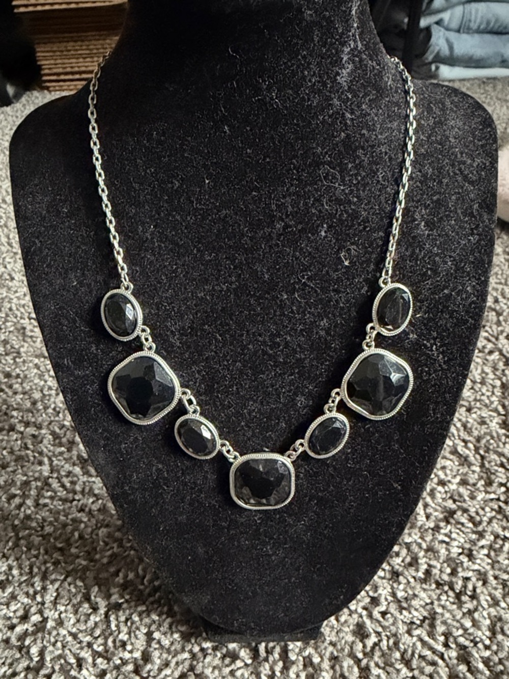 Black Costume Jewelry Stone Silver Necklace - Picture 3 of 6